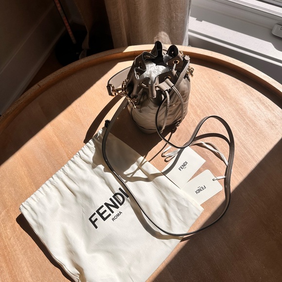 Fendi Mon Trésor leather bucket bag Dove Grey - Picture 5 of 12